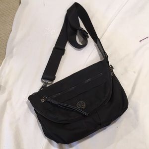Lululemon crossbody hand bag black